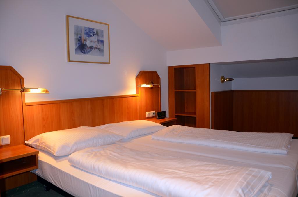 Hotel Haus Am Park Bad Homburg vor der Hohe Bagian luar foto